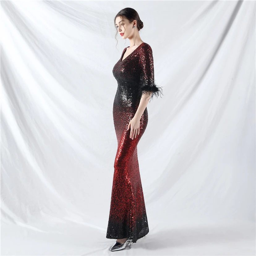 Robe de soirée artisanale à manches longues ornée de plumes d'autruche et de perles dégradées view 13
