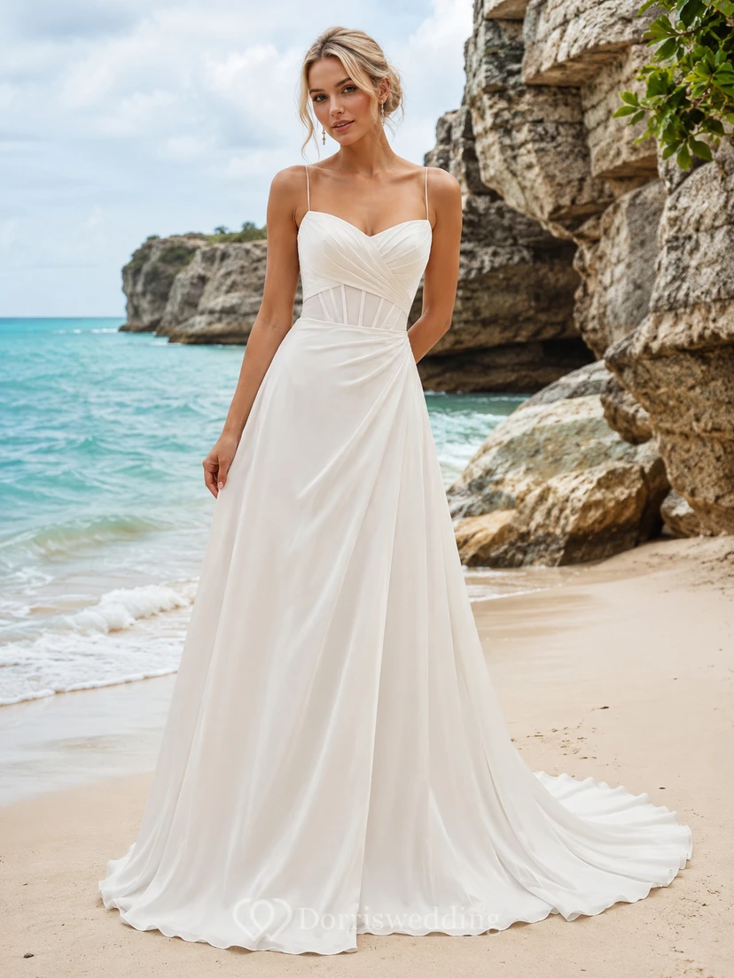 Trägerloses, herzförmiges, drapiertes Chiffon-A-Linien-Brautkleid mit Schleppe für den Strand
