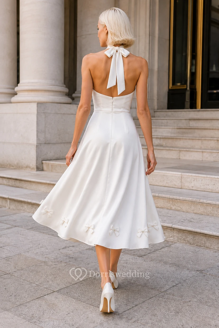 Robe de mariée blanche en satin, longueur thé, dos nu et bretelles croisées dans le dos view 2