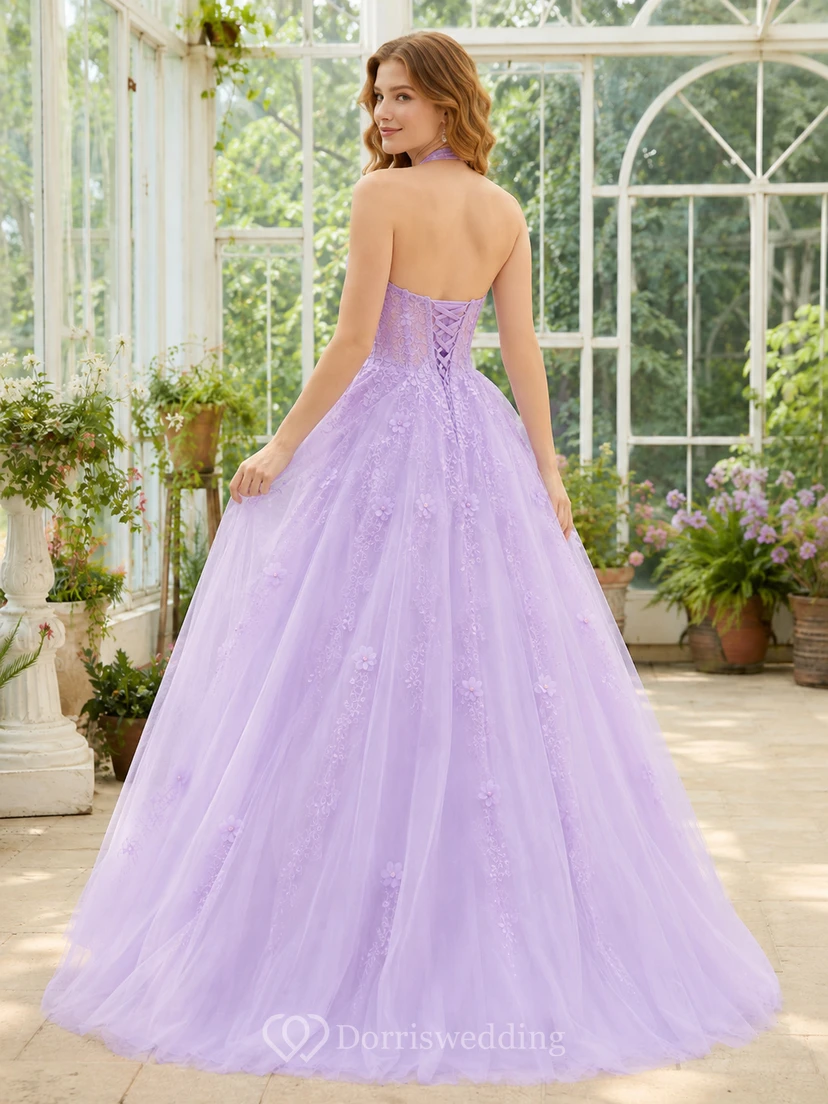 Robe de bal romantique lilas à col halter en V, dentelle florale et tulle, pour les 16 ans, style princesse. view 2