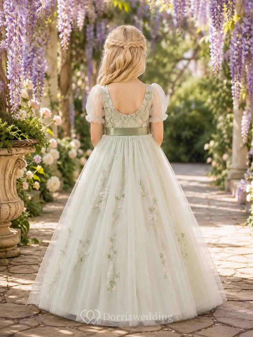 Blumenmädchenkleid aus salbeigrüner Spitze und Tüll, A-Linie, Puffärmel, Rundhalsausschnitt, Teelänge, Schärpendetails view 2