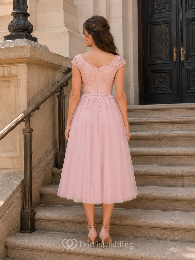 Vestido de novia midi de tul rosa suave con mangas cortas y encaje, estilo juzgado. view 2