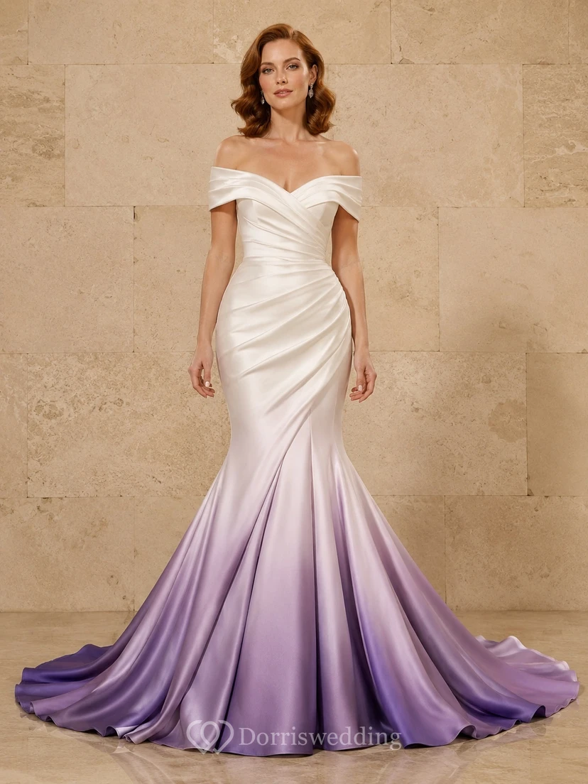 Lila Ombré-Meerjungfrauen-Brautkleid aus Satin mit schulterfreiem Schnitt, kurzen Ärmeln und Kathedralenschleppe