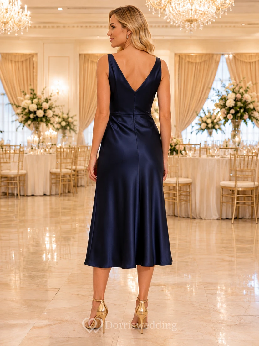 Vestido midi de satén azul marino sin mangas con cuello drapeado, estilo tubo, ideal para banquetes. view 2