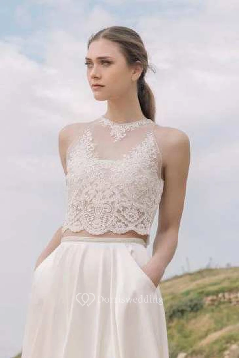 Robe de mariée dos nu en mousseline, satin et dentelle view 4