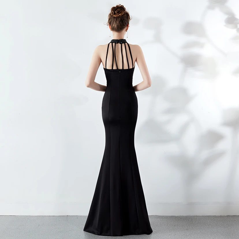 Robe de mariée longue rouge à traîne et col halter, style automne, pour un banquet de mariage ou une soirée. view 26