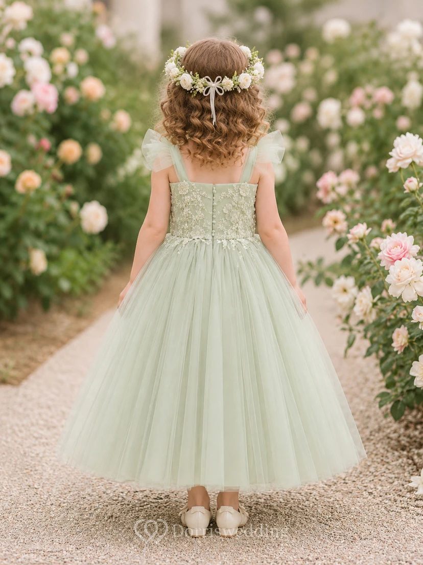 Vestido de niña de flores de corte A con tul y encaje color salvia, cuello joya y falda a la altura de la rodilla. view 2