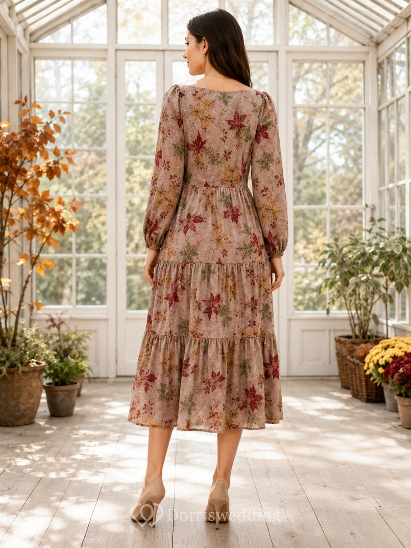 Vestido midi escalonado con estampado floral otoñal y escote cuadrado view 2