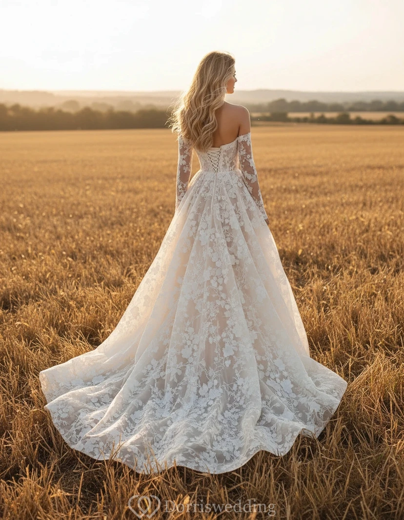 Vestido de novia romántico de corte A con encaje floral y hombros descubiertos, con corpiño tipo corsé. view 2
