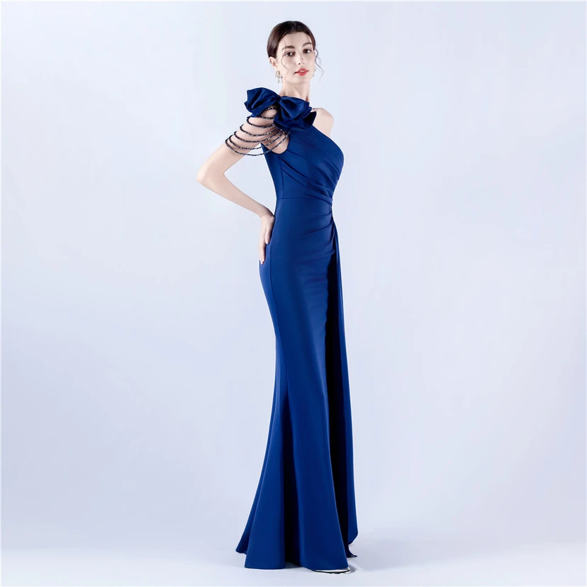 Vestido de noche de satén plisado con hombros descubiertos y escote alto, bordado a mano con cuentas y flores, para mujer. view 33