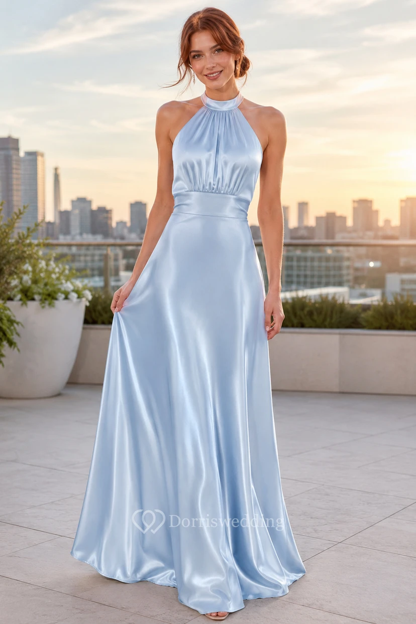 Robe de soirée bleu ciel en satin, coupe trapèze, dos nu, sans manches, longueur au sol