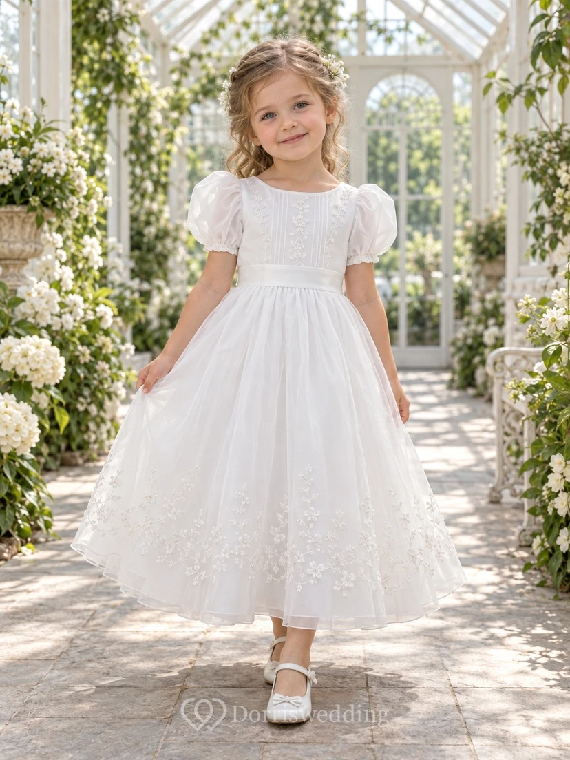 Vestido de niña de flores blanco, modesto, de corte A, con estampado floral, mangas abullonadas y lazo en la espalda.
