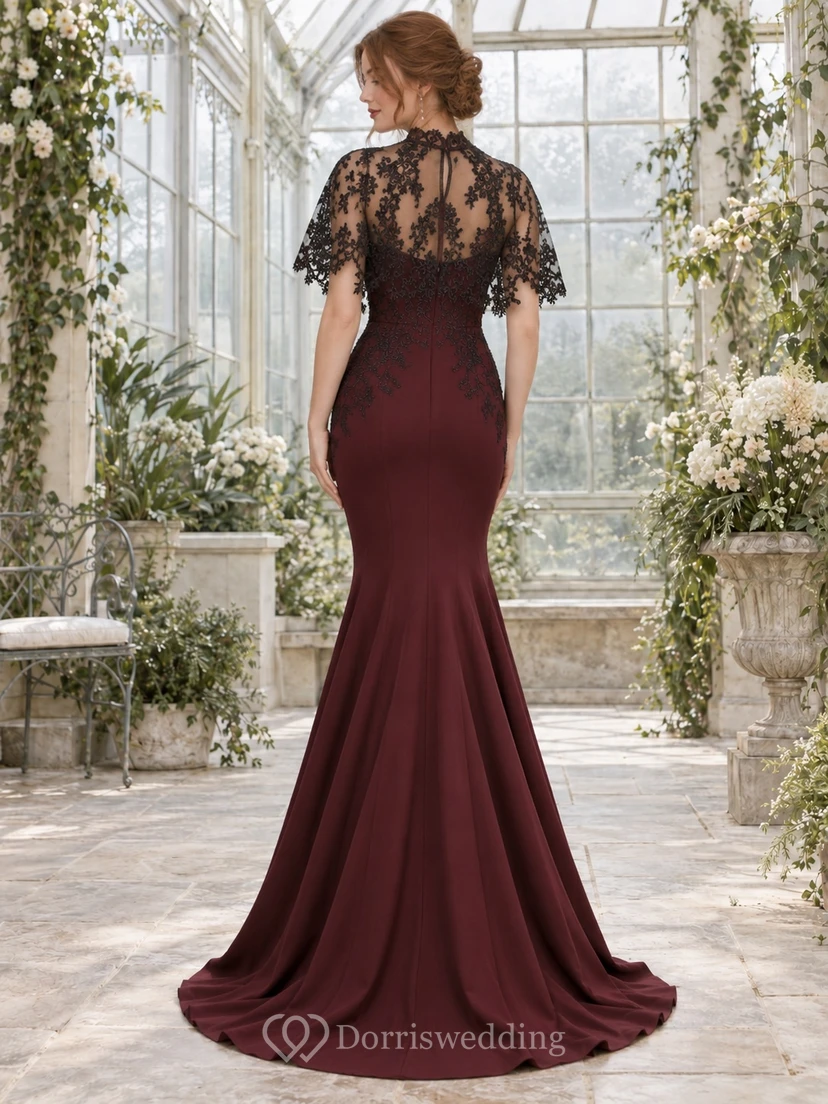 Elegantes Brautjungfernkleid im Meerjungfrauenstil mit hohem Kragen, burgunderroter Spitze, Cape und Schlüssellochausschnitt view 2