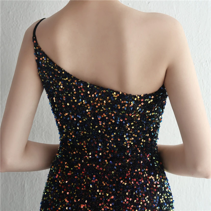 Handgefertigter Paillettenrock mit One-Shoulder-Schnitt, elegant für festliche Anlässe und Galas, mit Schlitz und Meerjungfrauenschnitt. view 7
