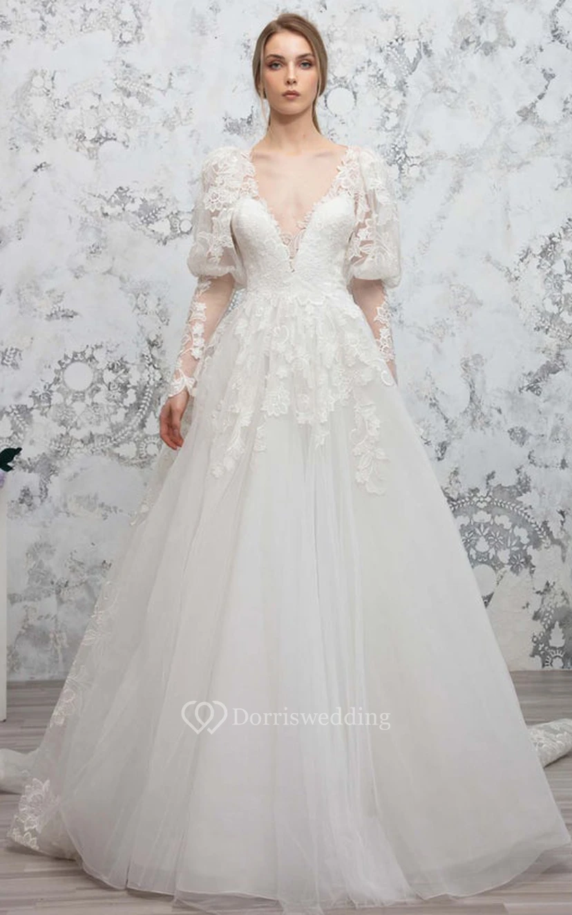 Romantisches Brautkleid aus Tüll mit tiefem Ausschnitt, langen Ärmeln, Applikationen und Spitze mit Knopfleiste
