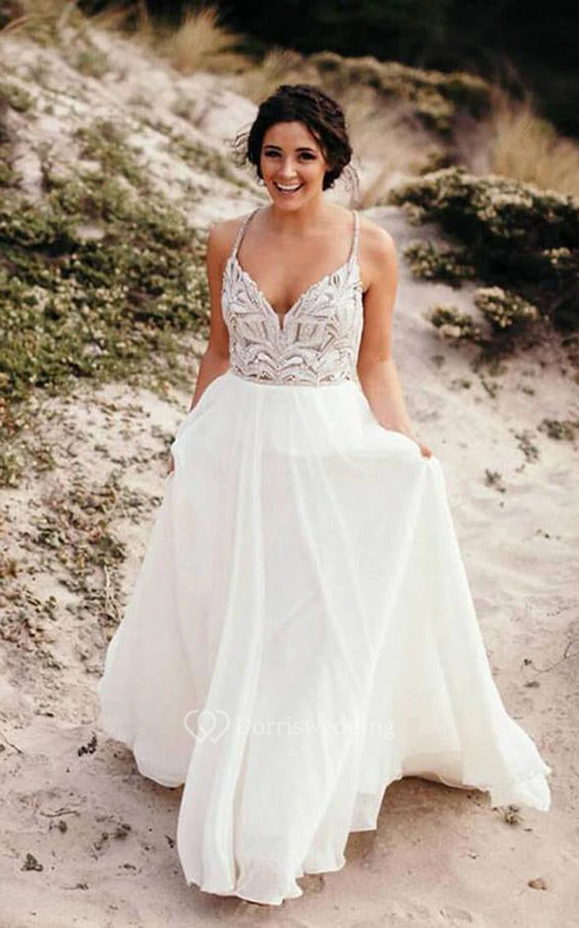 Vestido de novia bohemio de gasa plisada con tirantes finos y escote imperio, estilo imperio, con top de encaje. view 3