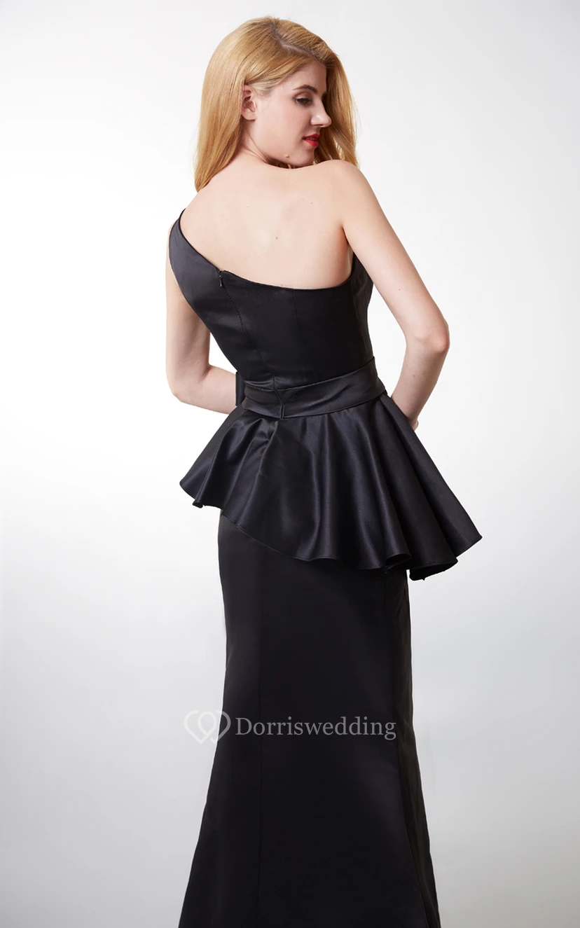 Encantador vestido de un solo tirante con cinta y peplum. view 3