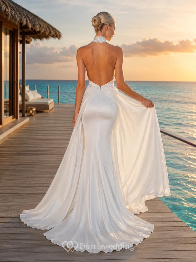 Robe de mariée de luxe pour la plage, col montant dos nu, fourreau en satin avec empiècements fluides en mousseline et traîne chapelle view 2