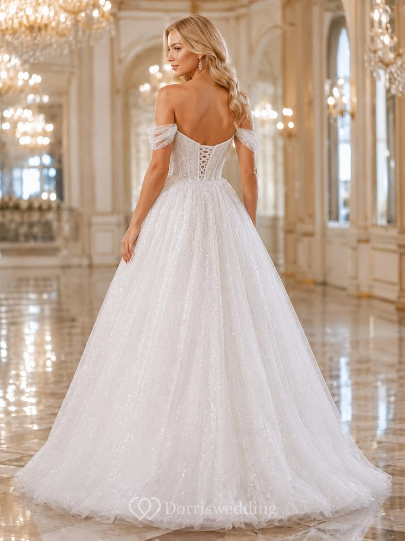 Robe de bal longue en tulle blanc scintillant, sans bretelles, coupe trapèze, décolleté cœur, sans bretelles. view 2