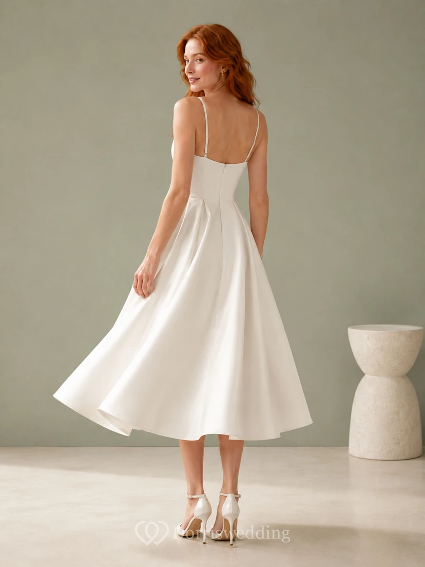 Robe de mariée midi en satin à encolure carrée minimaliste et jupe ample view 2