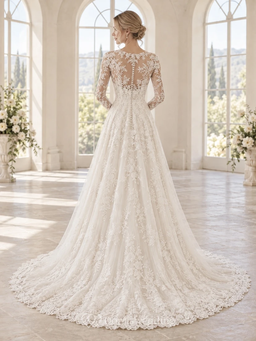 Robe de mariée modeste en tulle à manches longues illusion, décolleté cœur et empiècements floraux, style cœur. view 2
