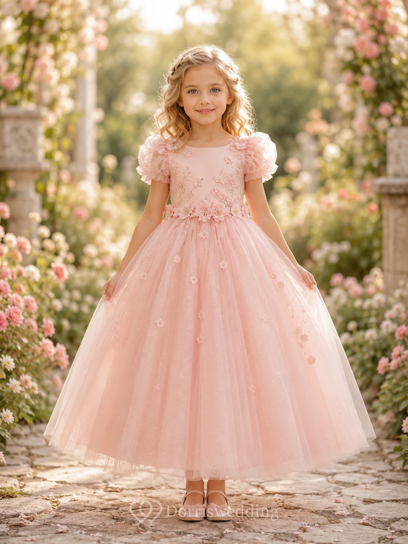 Robe de demoiselle d'honneur en dentelle rose poudré et tulle, coupe trapèze, col rond, longueur thé