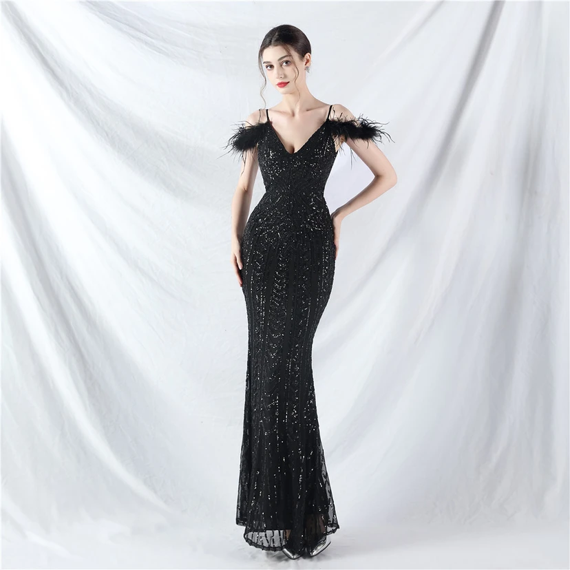 Robe de soirée haut de gamme ornée de perles florales et de plumes d'autruche. view 21