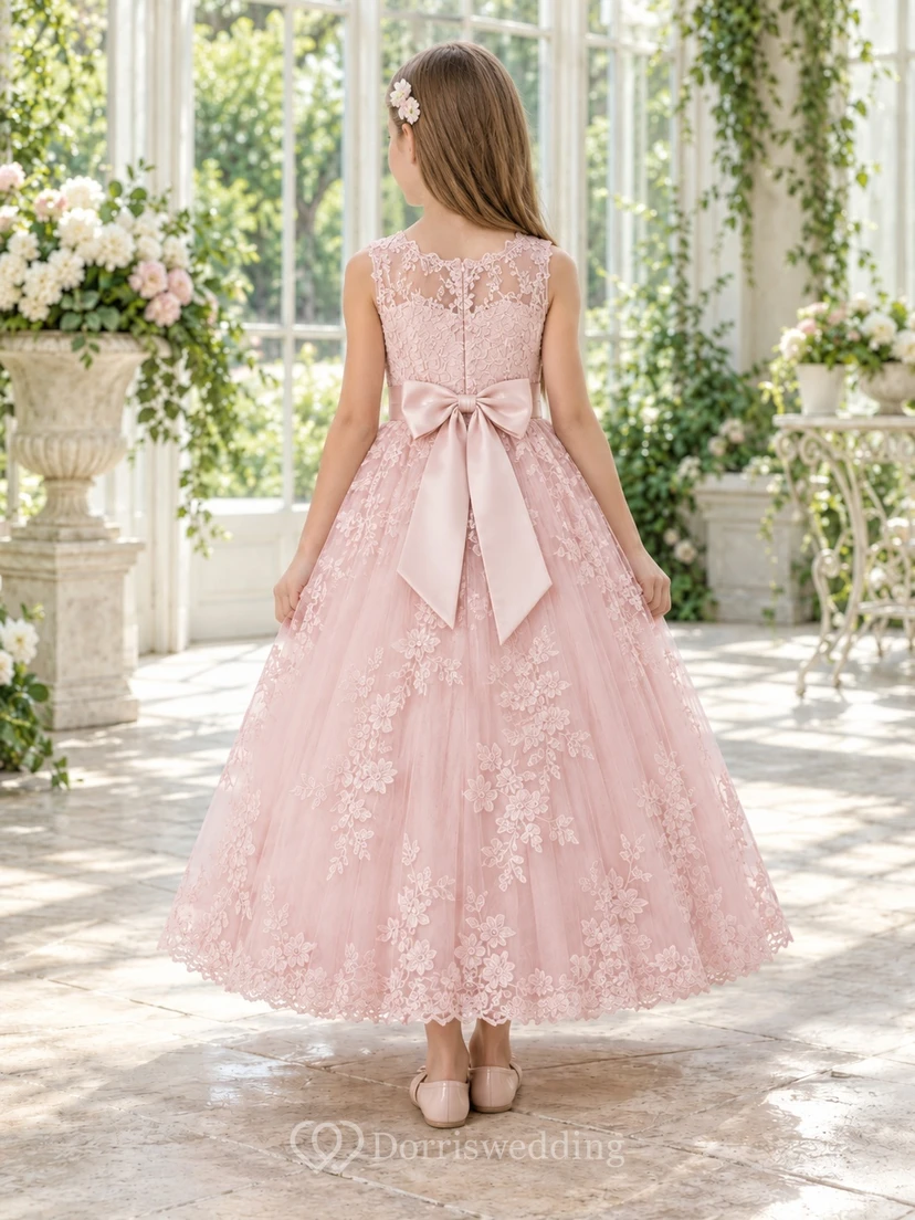 Vestido de niña de flores discreto, rosa, con estampado floral, corte en A, tul, sin mangas, largo hasta los tobillos y lazo en la espalda. view 2