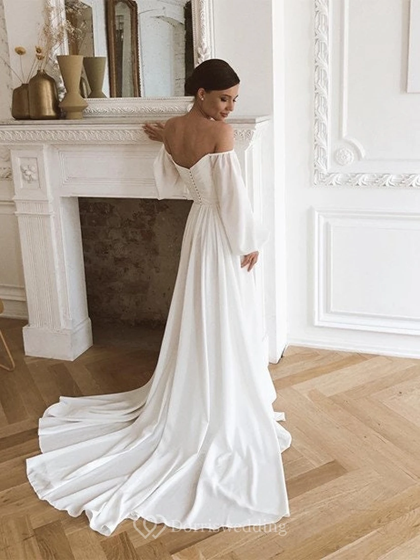 Robe de mariée fluide à manches bouffantes croisées en forme de cœur et traîne courte