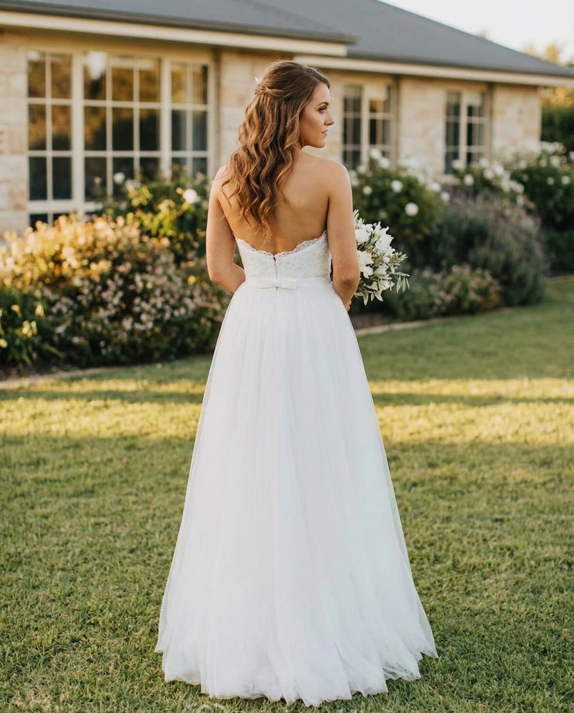 Robe de mariée bahaméenne en tulle et dentelle à décolleté cœur view 2