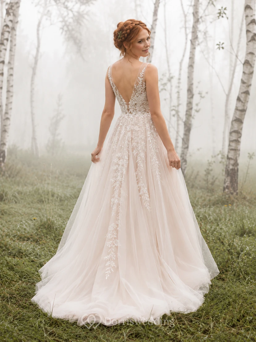 Tüllkleid mit tiefem V-Ausschnitt, Blattapplikationen und nebligem Waldmotiv view 2