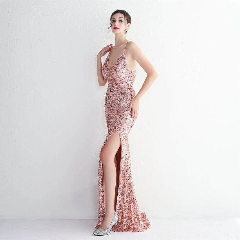 Paillettenbesetztes Abendkleid mit Samtsaum, langen Trägern und schmaler Silhouette für elegante Bankette view 39