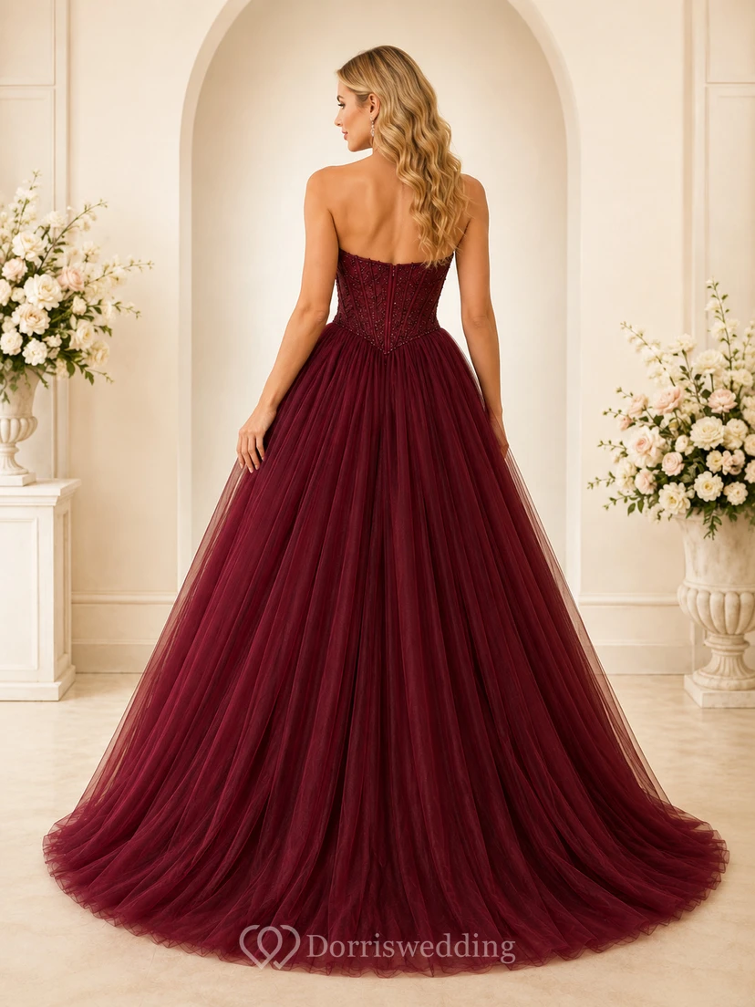 Burgunderrotes, trägerloses Ballkleid aus Tüll mit Herzausschnitt, elegantes Abendkleid view 2