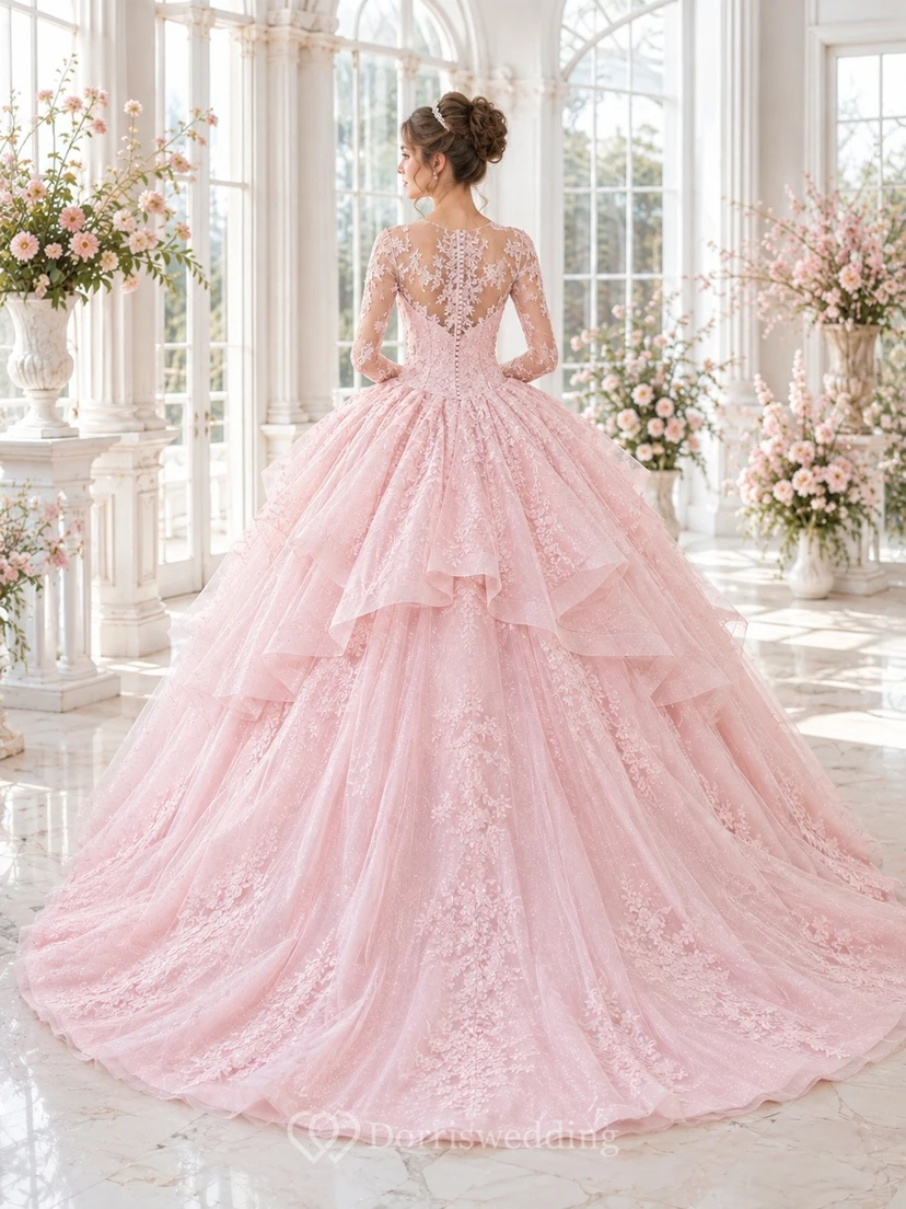 Vestido de quinceañera largo hasta el suelo, de encaje rosa rubor, tul, cuello joya y manga larga. view 2