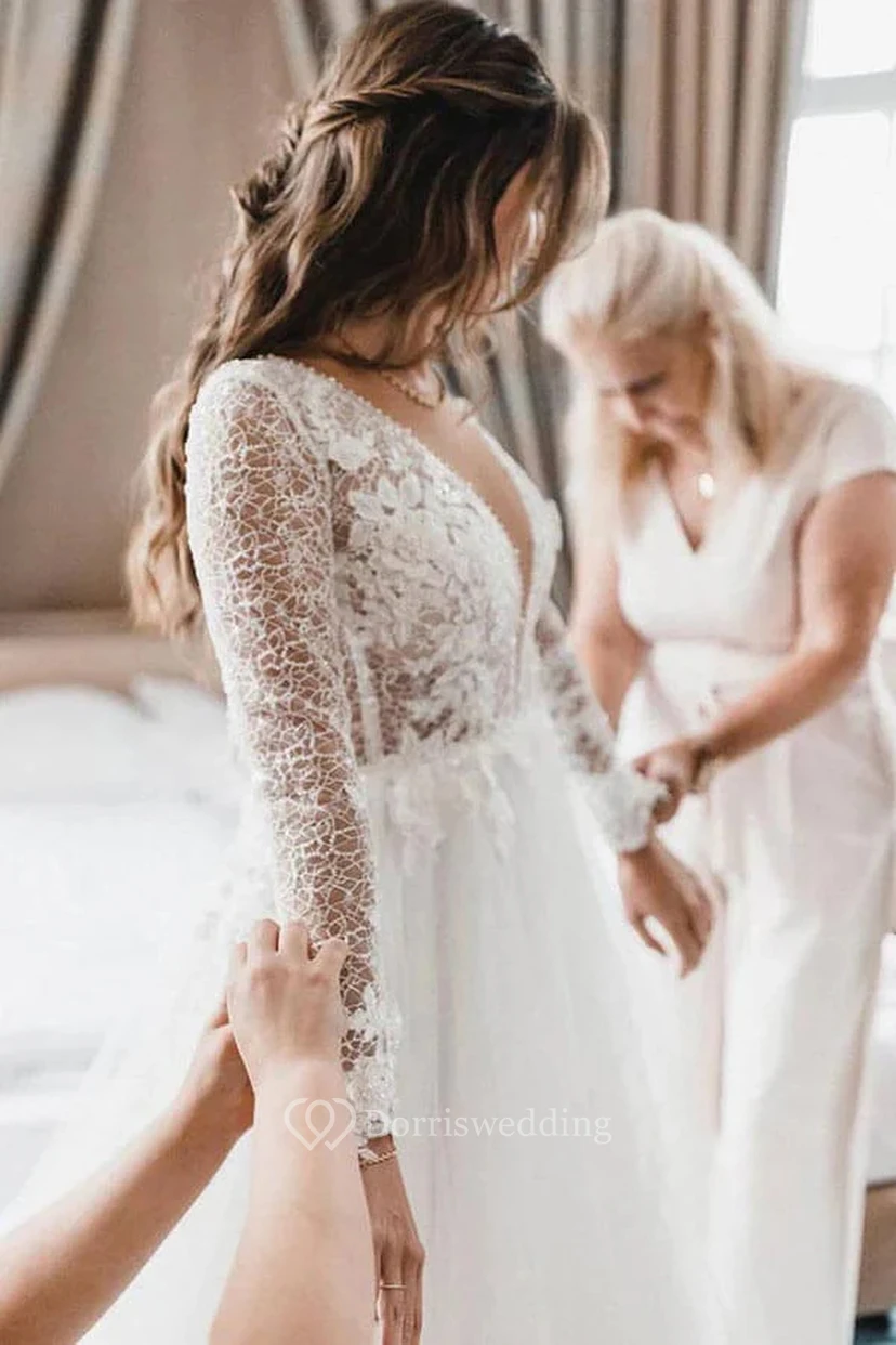 Langärmeliges Brautkleid im Landhausstil mit Illusionseffekt, tiefem V-Ausschnitt, Spitze und Tüll, tiefem Rückenausschnitt view 3