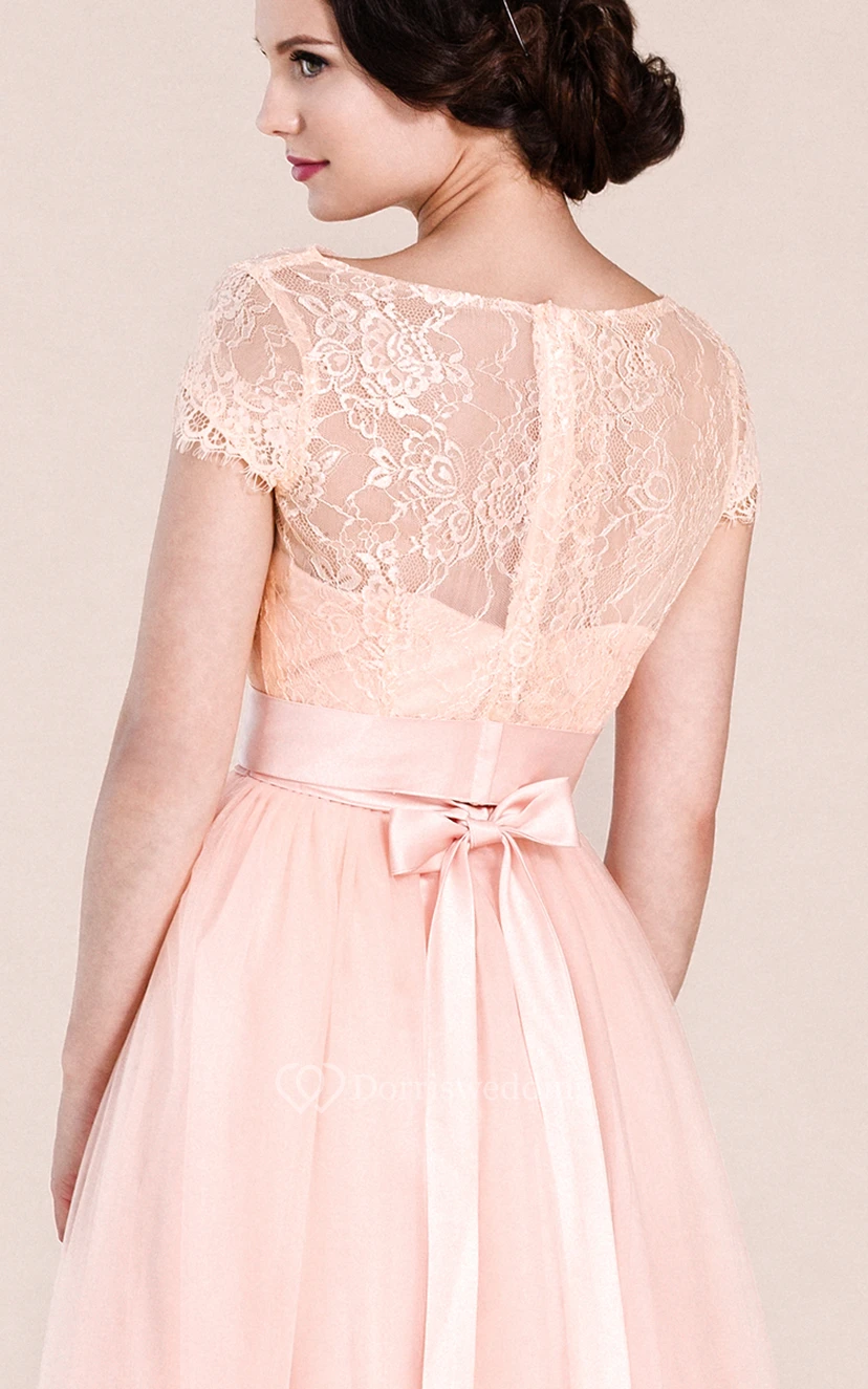 Kurzärmeliges A-Linien-Kleid mit Spitzendetails view 4