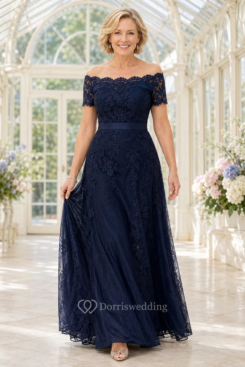 Dunkelblaues, schulterfreies A-Linien-Kleid aus Spitze mit kurzen Ärmeln