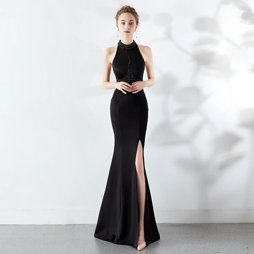 Robe de mariée longue rouge à traîne et col halter, style automne, pour un banquet de mariage ou une soirée. view 23