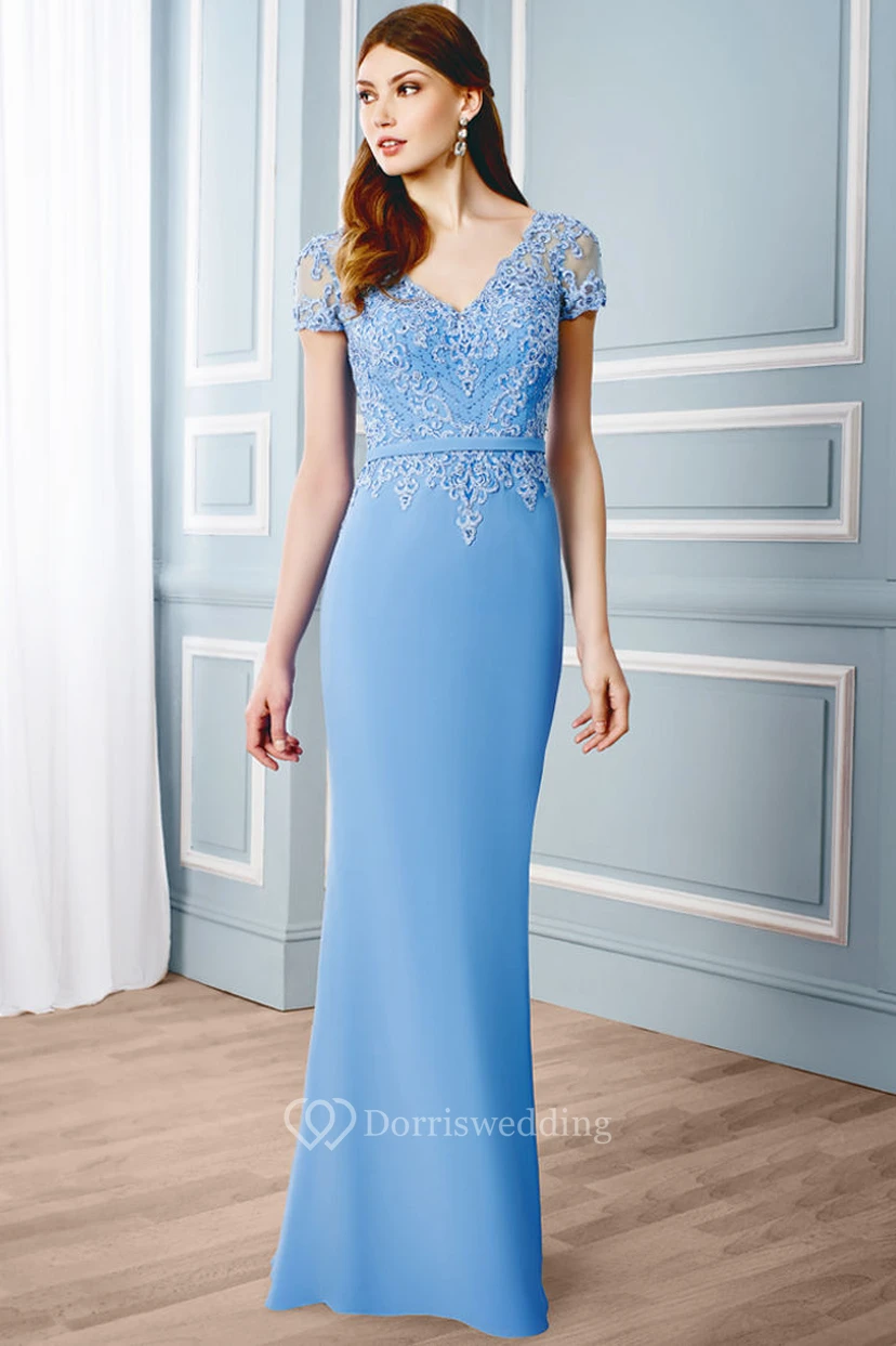 Etuikleid aus Chiffon mit V-Ausschnitt, Applikationen und kurzen Ärmeln – ein elegantes Abendkleid