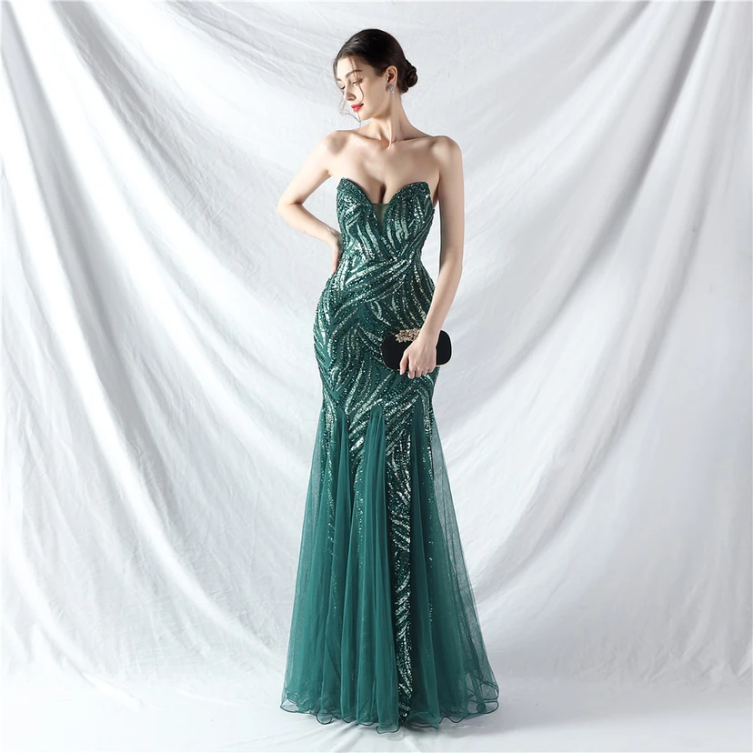 Schwer gearbeitetes, perlenbesetztes Abendkleid aus Netzgewebe mit superdichter Paillettenbesatz view 5