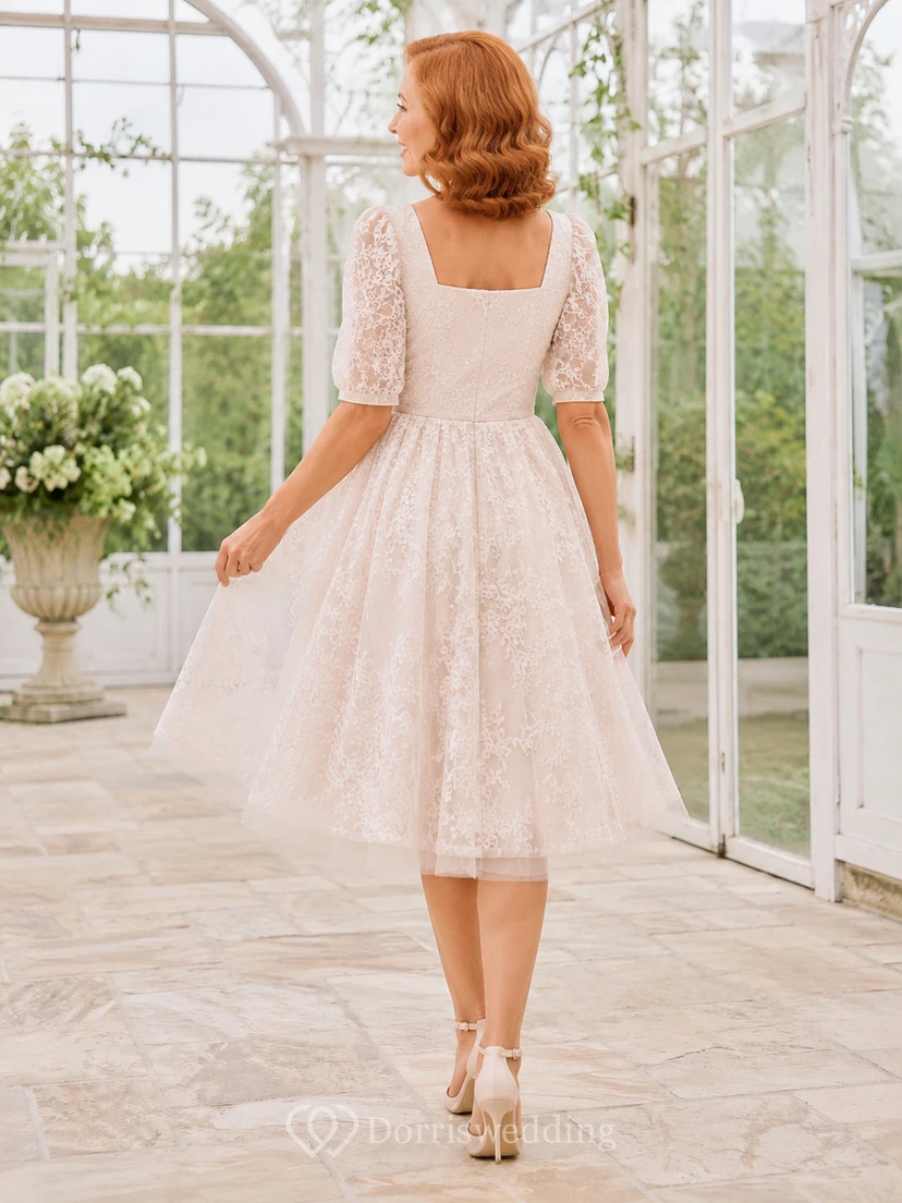 Robe de mariée romantique et mature, col carré, manches mi-longues en dentelle, en tulle, coupe trapèze, longueur thé view 2