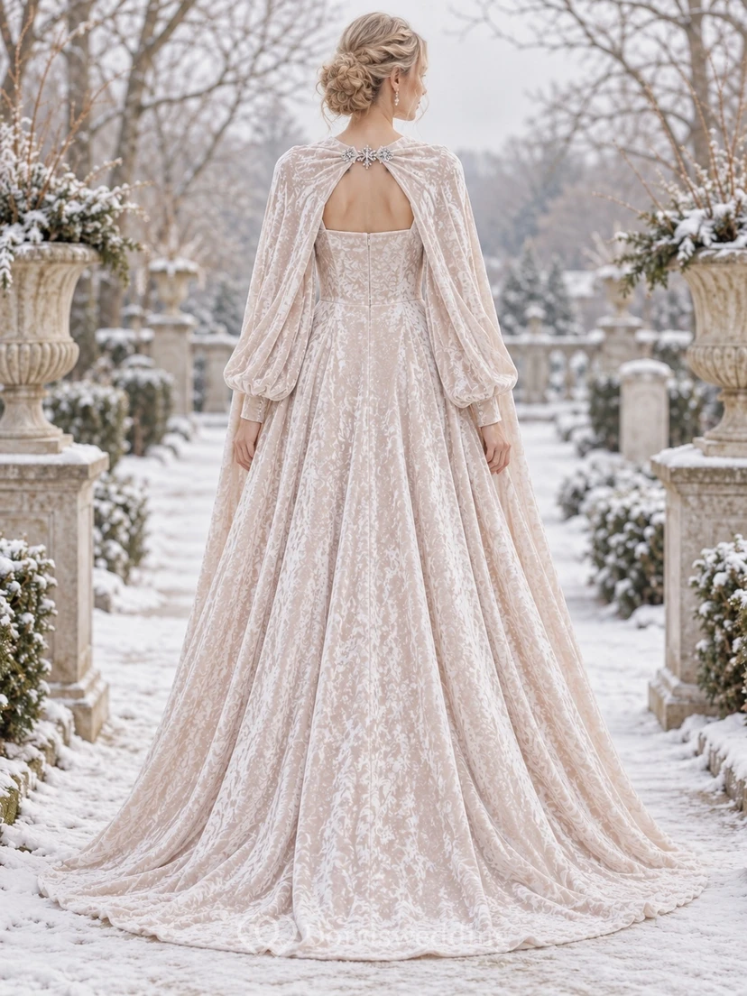 Vestido de novia de corte A con capa de terciopelo texturizado color rosa empolvado de manga larga y cuello cuadrado view 2
