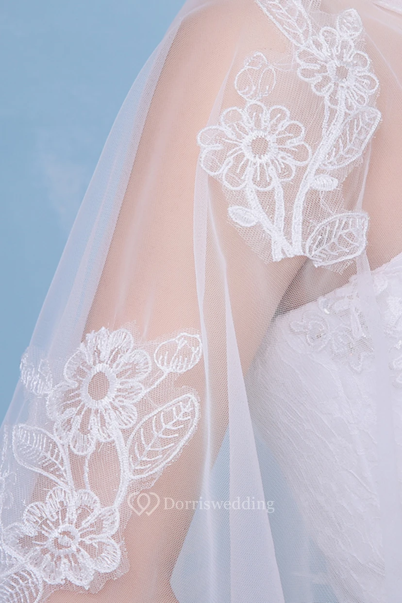 Neues Set aus weißem Schal und Diamant-Cape mit Rundhalsausschnitt view 5