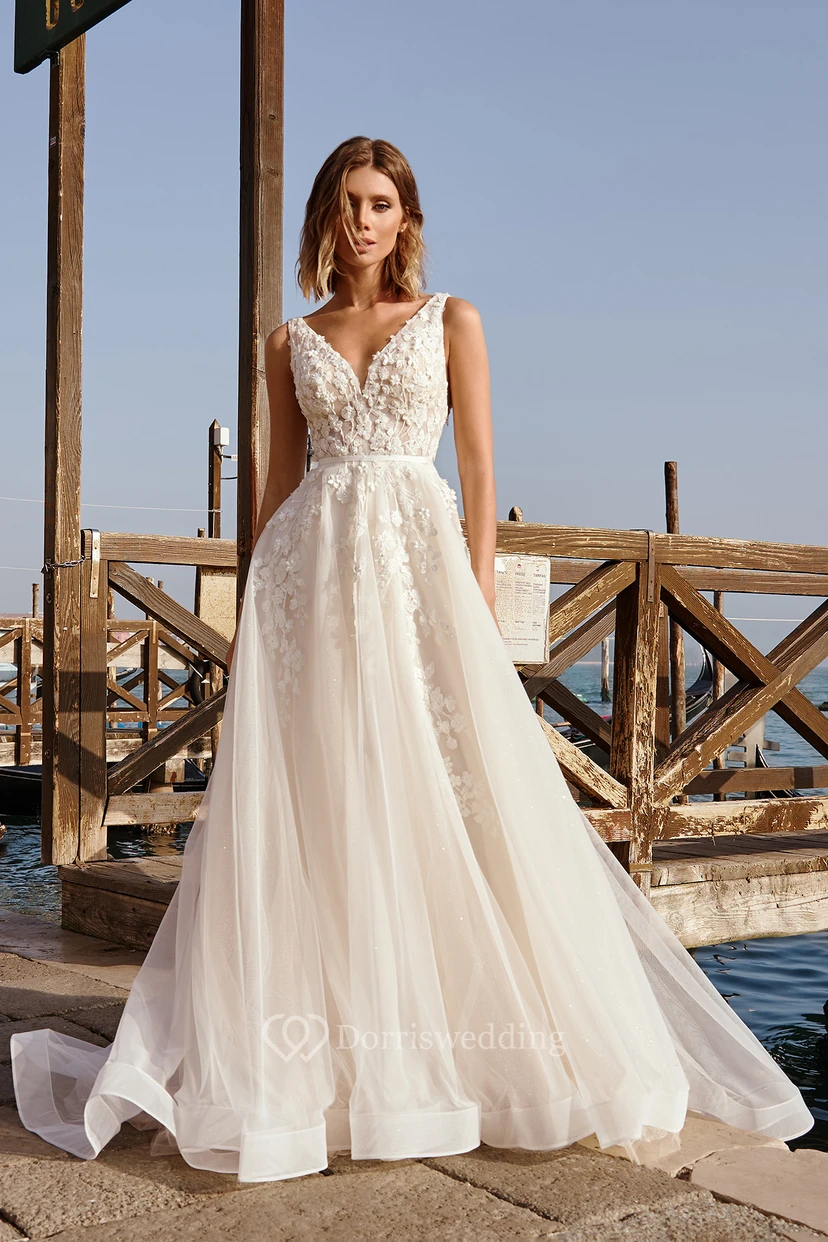 V-neck Sleeveless Lace Applique Empire A-line Tulle Wedding Dress