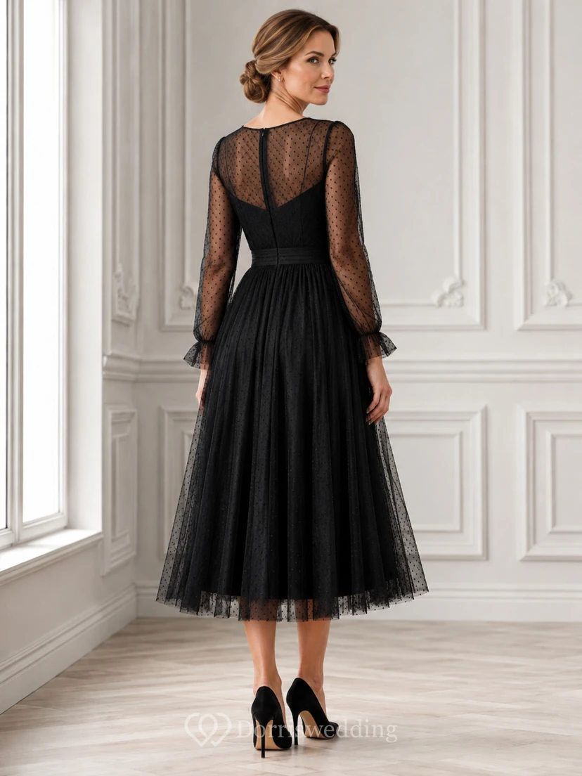 Noir Reverie Schwarzes A-Linien-Cocktailkleid aus Tüll mit V-Ausschnitt, langen Ärmeln und dezentem Schnitt view 2