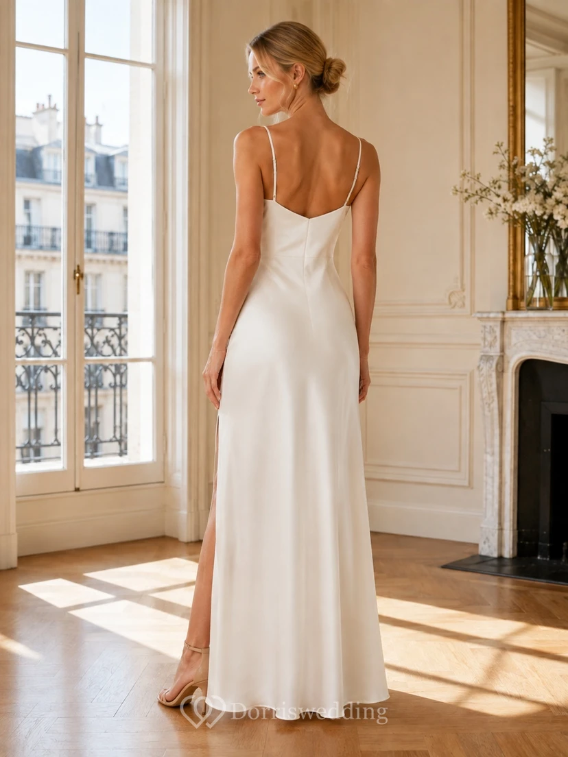 Robe de soirée fourreau fendue longue en satin à bretelles spaghetti et col bénitier view 2