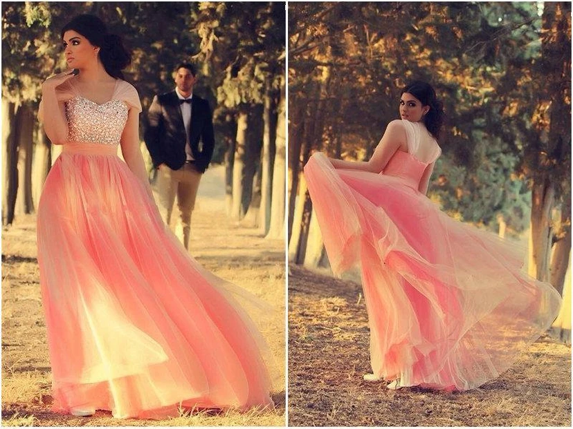 Robe de soirée romantique en tulle rose à manches courtes et cristaux, longueur au sol view 2