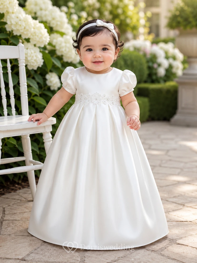 Taufkleid mit Rundhalsausschnitt, A-Linie, Satin, Spitze, kurzen Ärmeln und glattem Rock