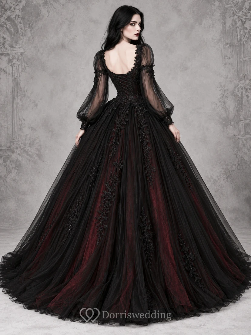 Robe de bal gothique noire à décolleté cœur et manches longues style poète view 2