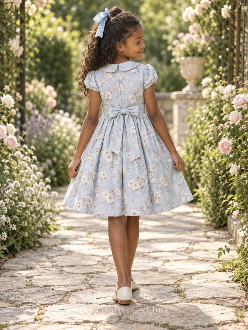 Knielanges, vintage-blaues Blumenkleid in A-Linie mit Puffärmeln und Peter-Pan-Kragen view 2